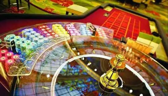 Pemeriksaan data akun pengguna dewasa